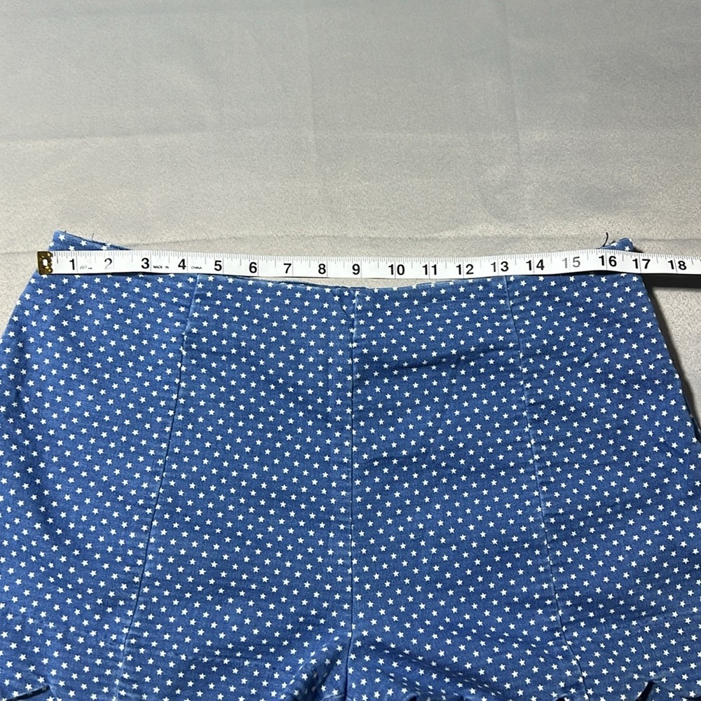 Womens shorts size L with stars and scalloped edge - Picture 5 of 9